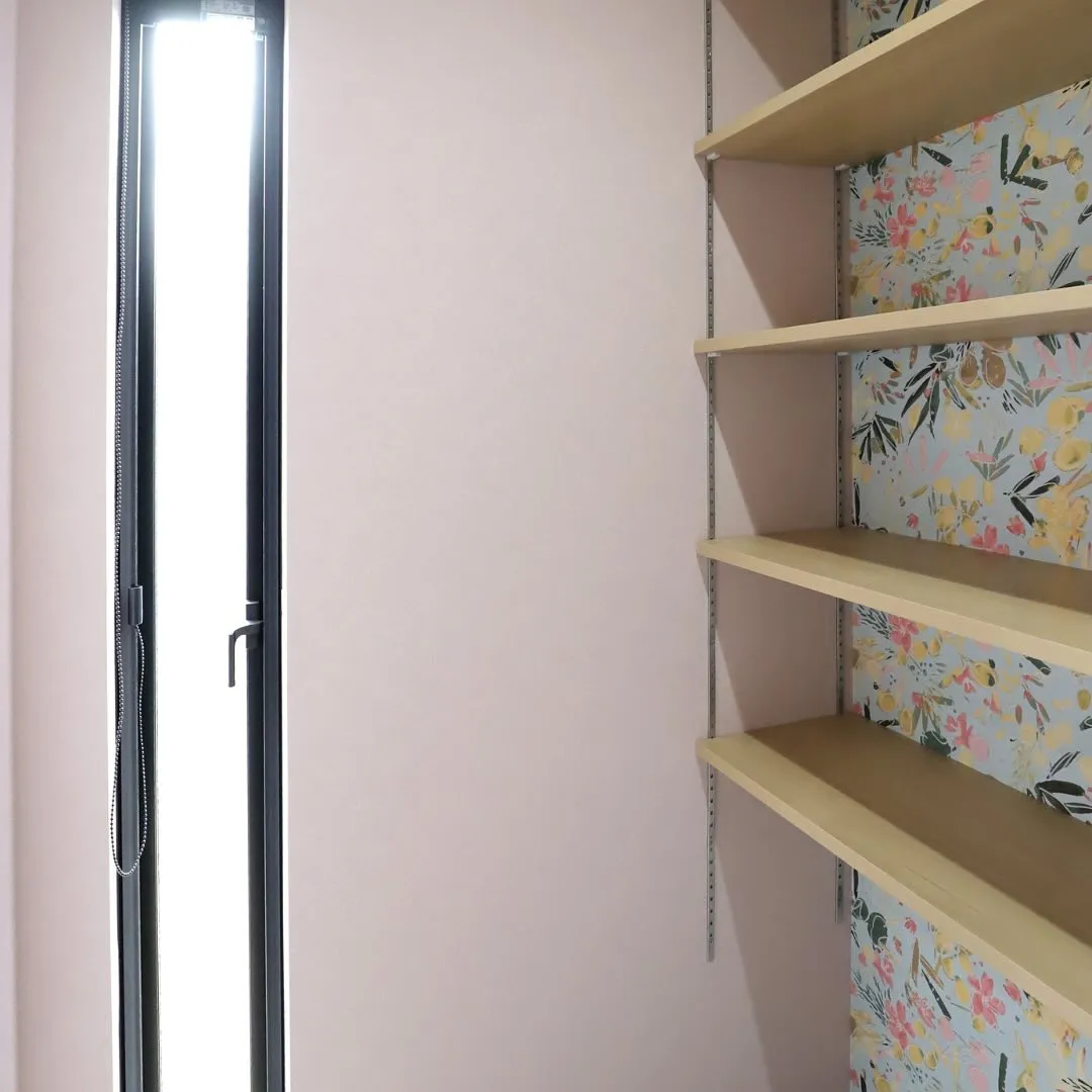 オシャレなパントリーアクセントクロス