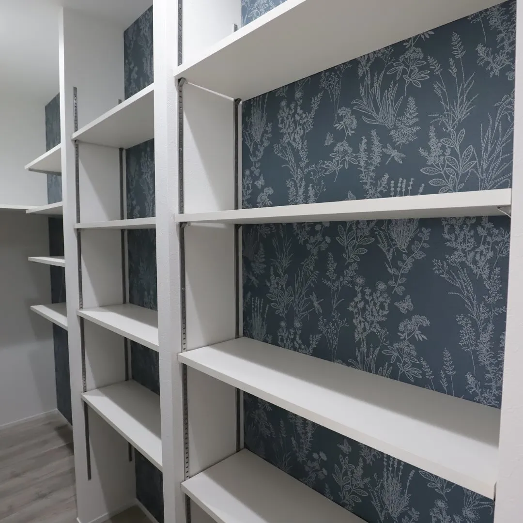 オシャレなパントリーアクセントクロス