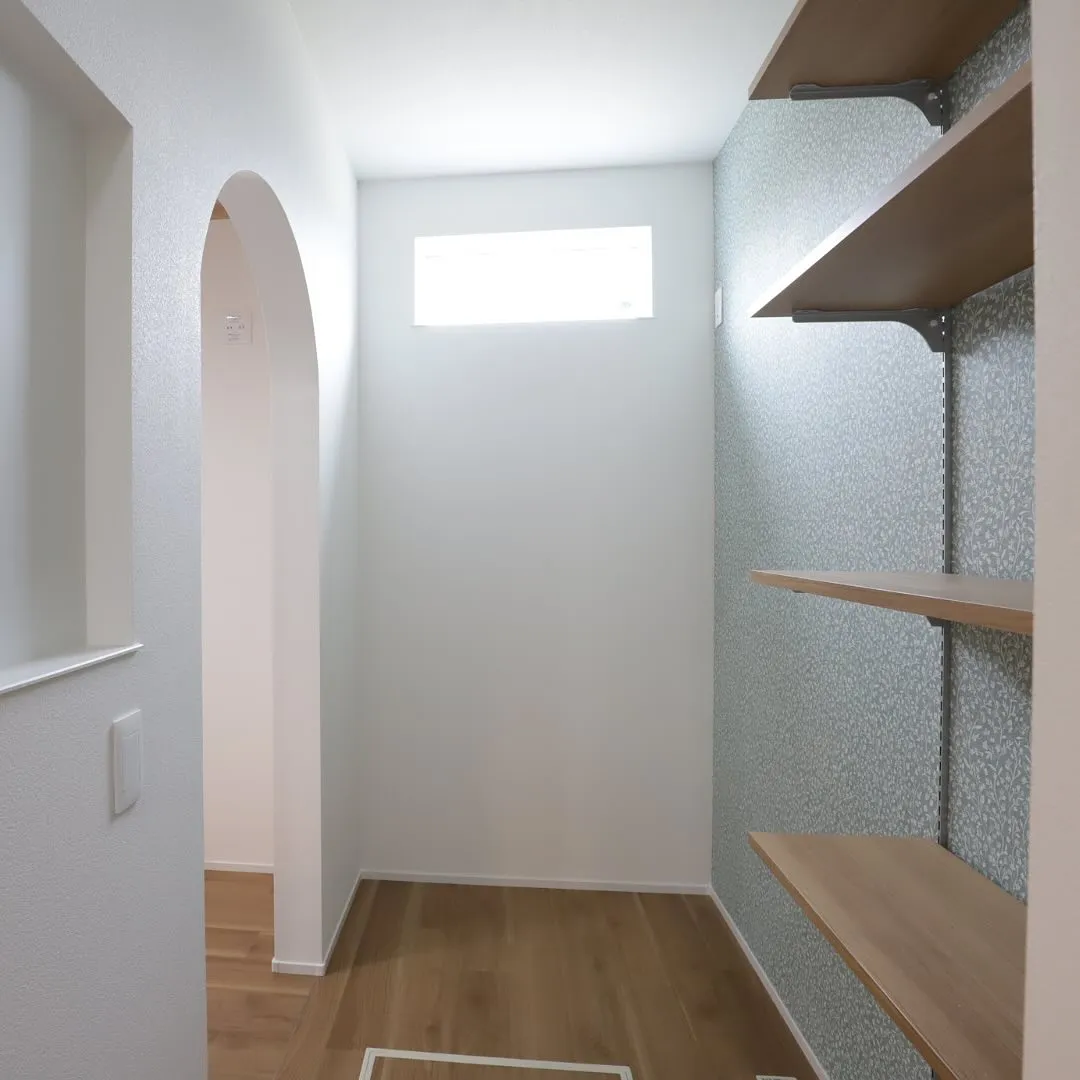 オシャレなパントリーアクセントクロス