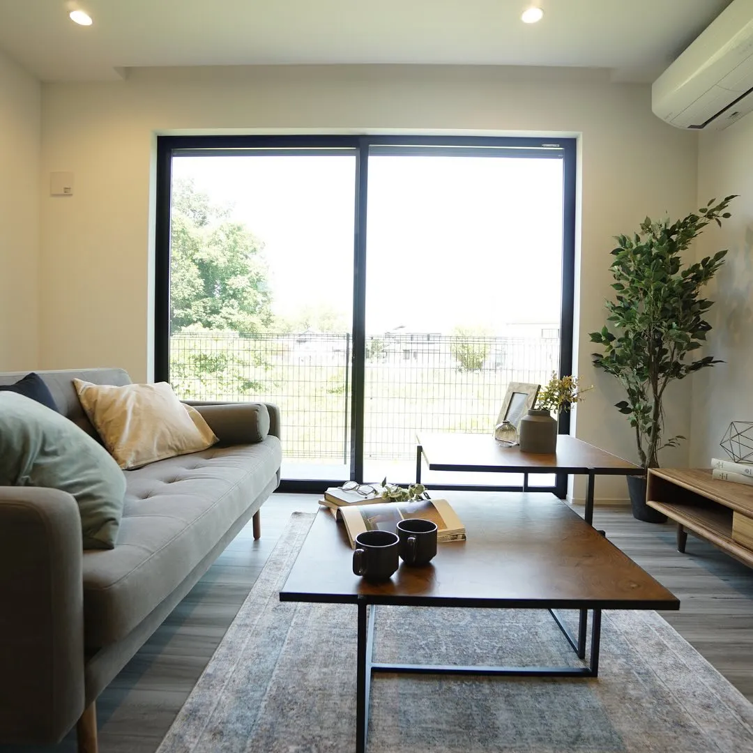 中庭につながるLDK