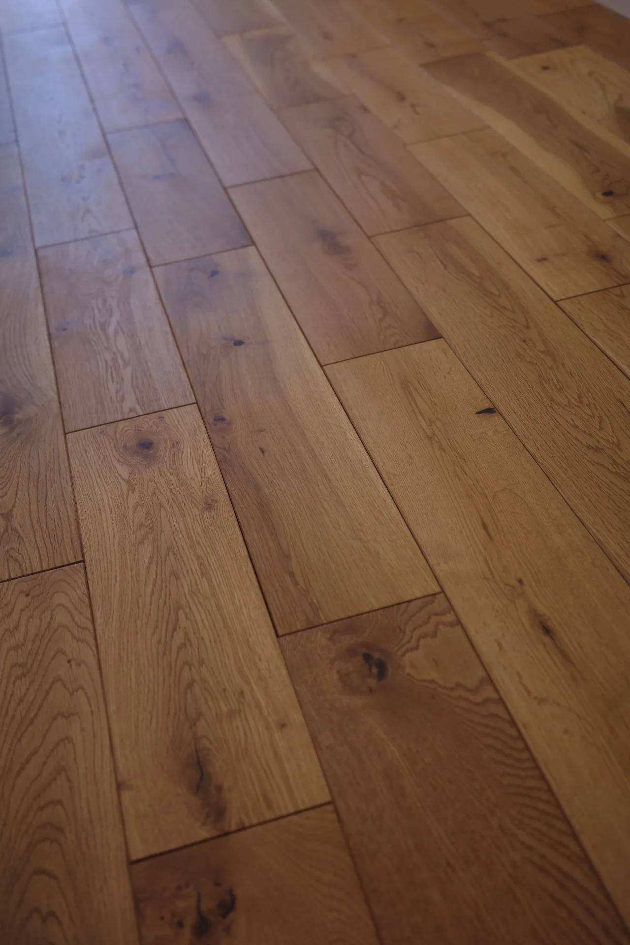 無垢材フローリングの魅力と選び方