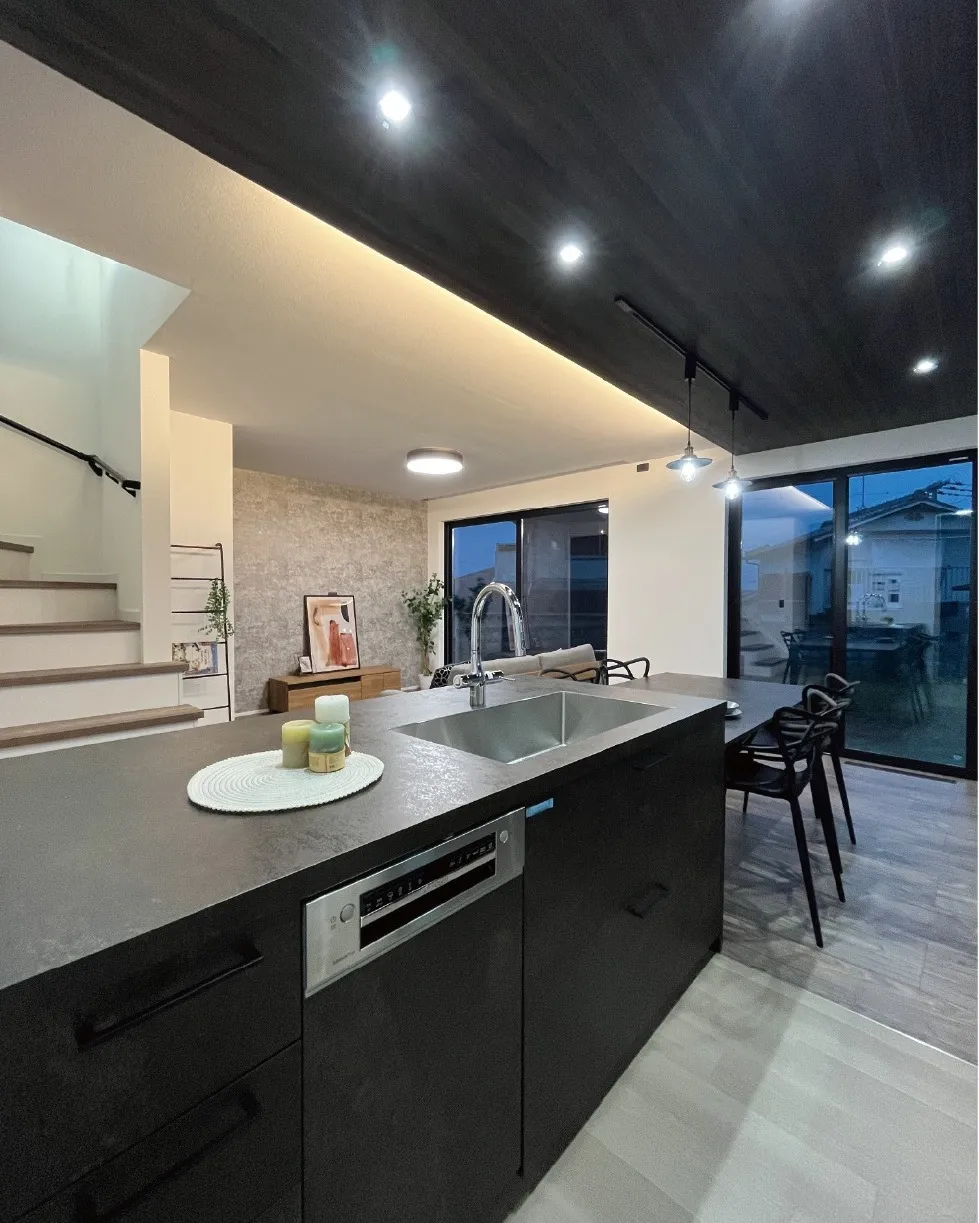 LDKに下げ天井で空間にメリハリを🌟