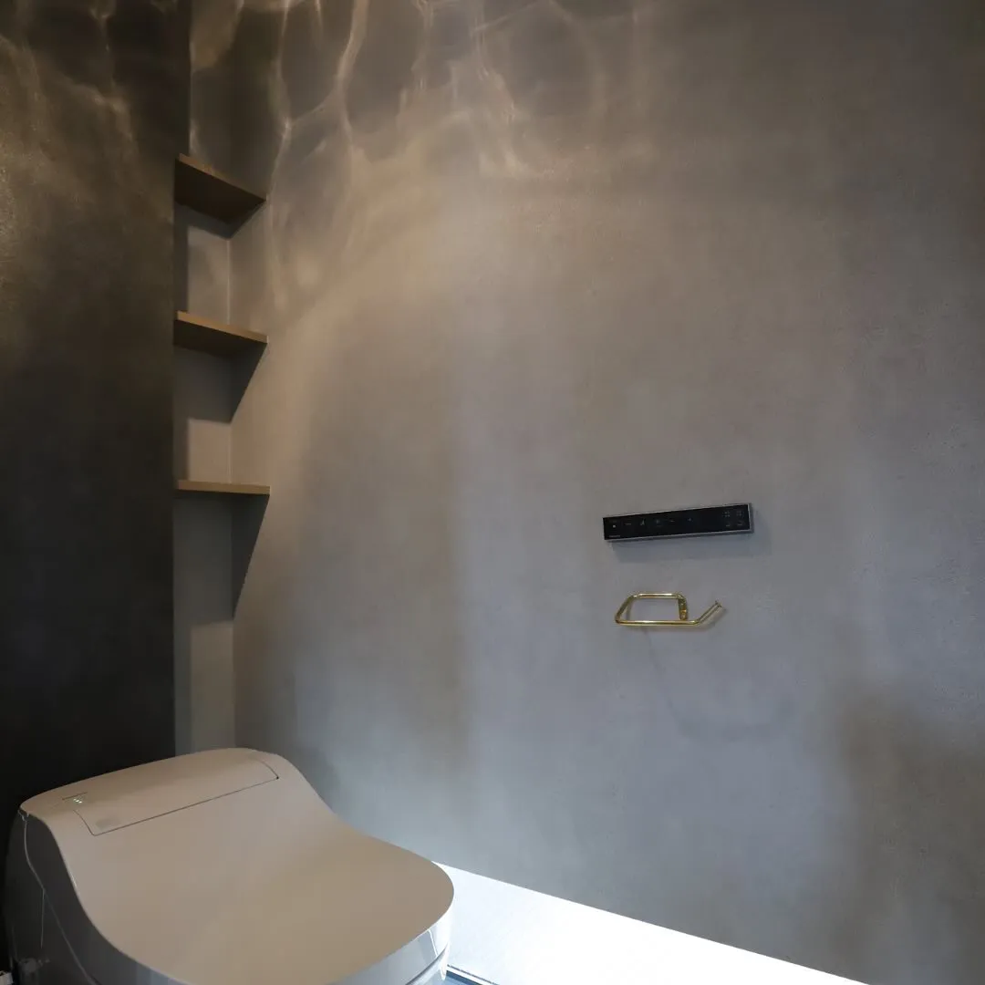 クロスがオシャレなトイレ