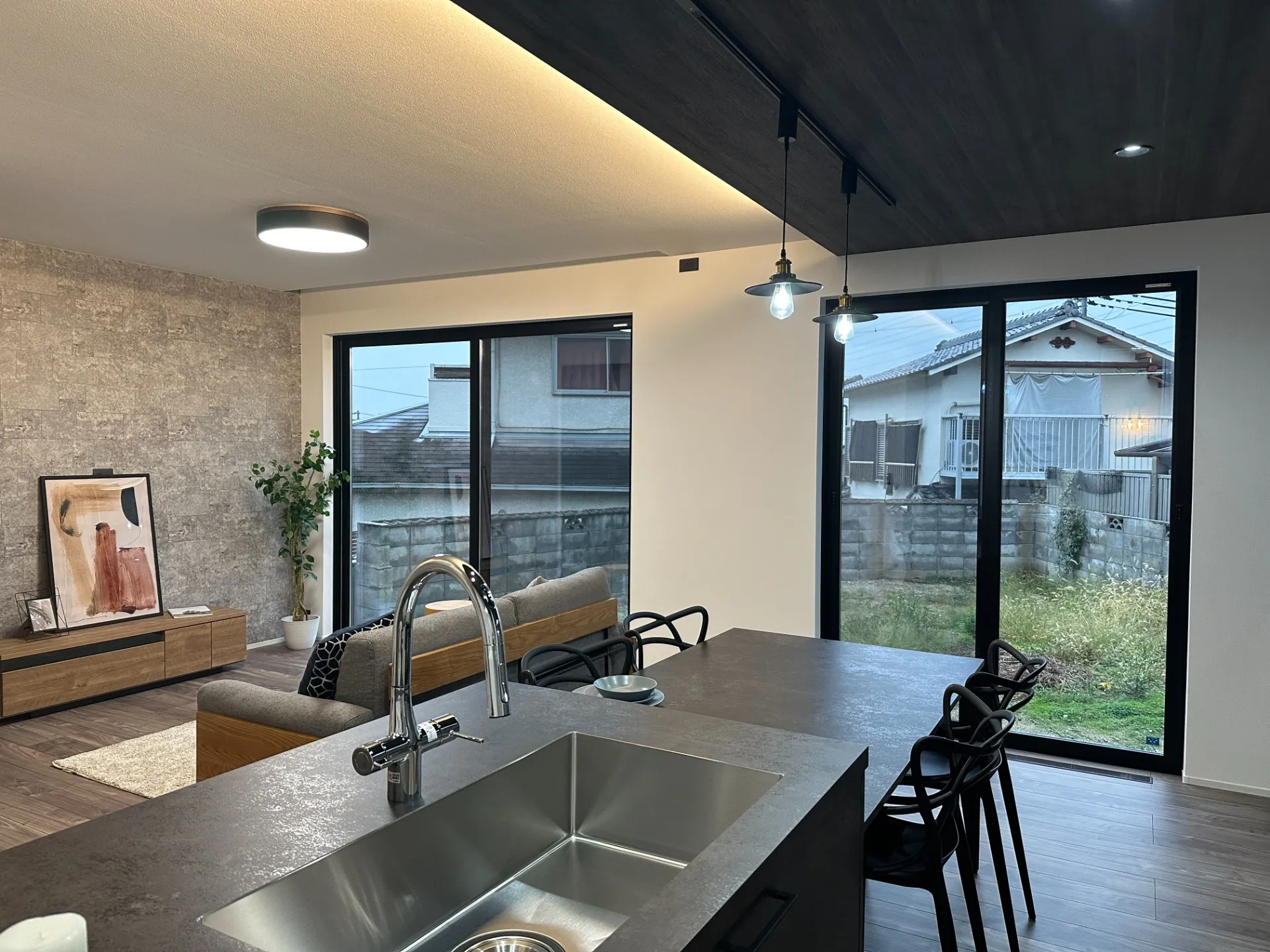 間接照明でくつろぐ家